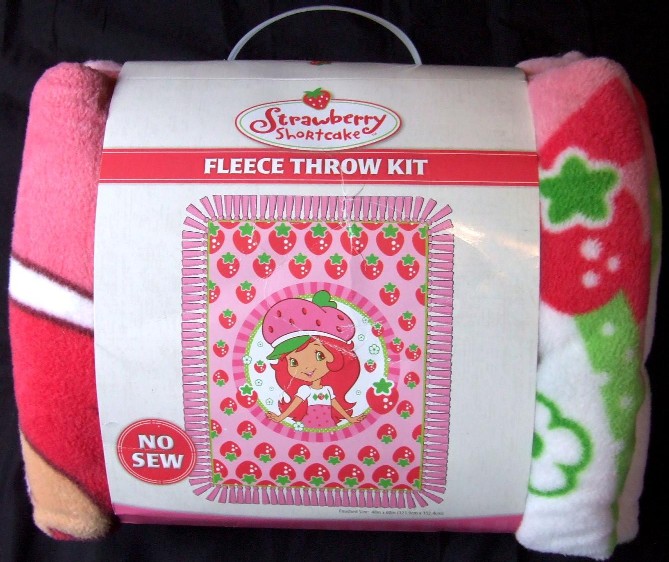 STRAWBERRY SHORTCAKE Throw Blanket Kit No Sew   NEW with FREE S&H 